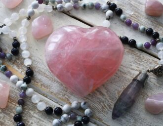 Bien choisir ses bijoux en pierre naturelles pour allier style et bien-être