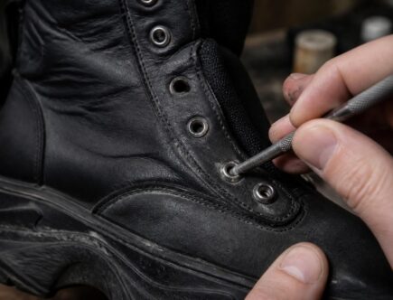 découvrez si les œillets métalliques des boots balenciaga peuvent être remplacés, les options disponibles et les conseils pour entretenir vos chaussures de luxe.