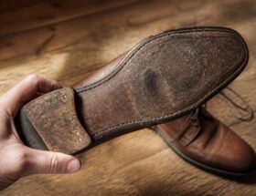 découvrez la durée de vie moyenne d'une semelle en cuir et comment en prolonger l'utilisation grâce à nos conseils d'entretien.