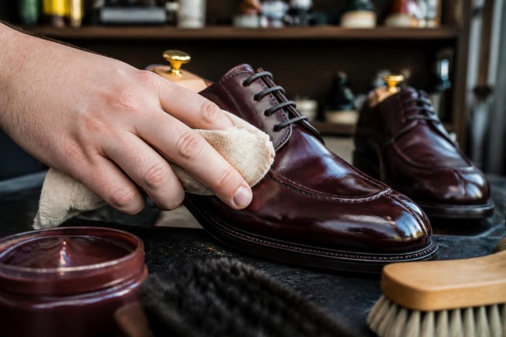 découvrez comment entretenir vos chaussures en cuir shell cordovan de marques prestigieuses comme alden et carmina pour préserver leur beauté et leur durabilité.