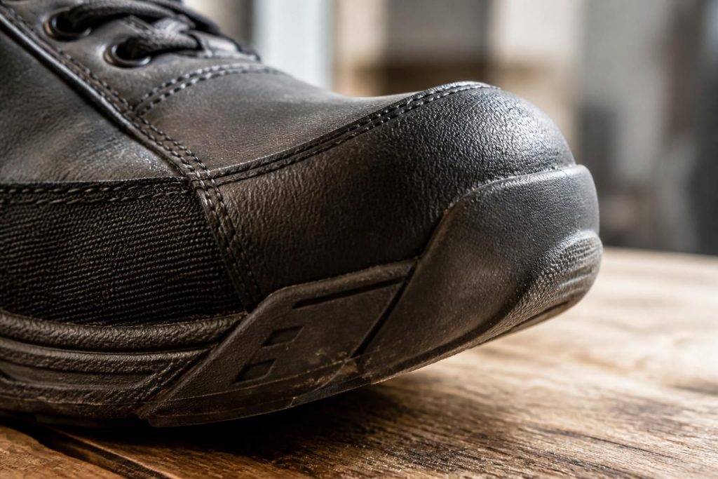 découvrez comment renforcer l’avant de vos chaussures pour améliorer leur durabilité et confort. astuces pratiques et conseils d'experts pour protéger cette zone clé.