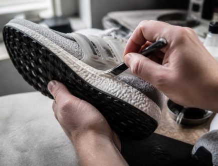 découvrez comment réparer efficacement la semelle boost de vos adidas ultra boost pour retrouver confort et performance. guide pratique et conseils experts.