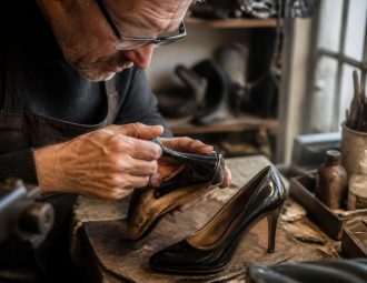 découvrez nos conseils pratiques pour réparer facilement les talons cassés de vos escarpins minelli et prolonger leur durée de vie avec style.